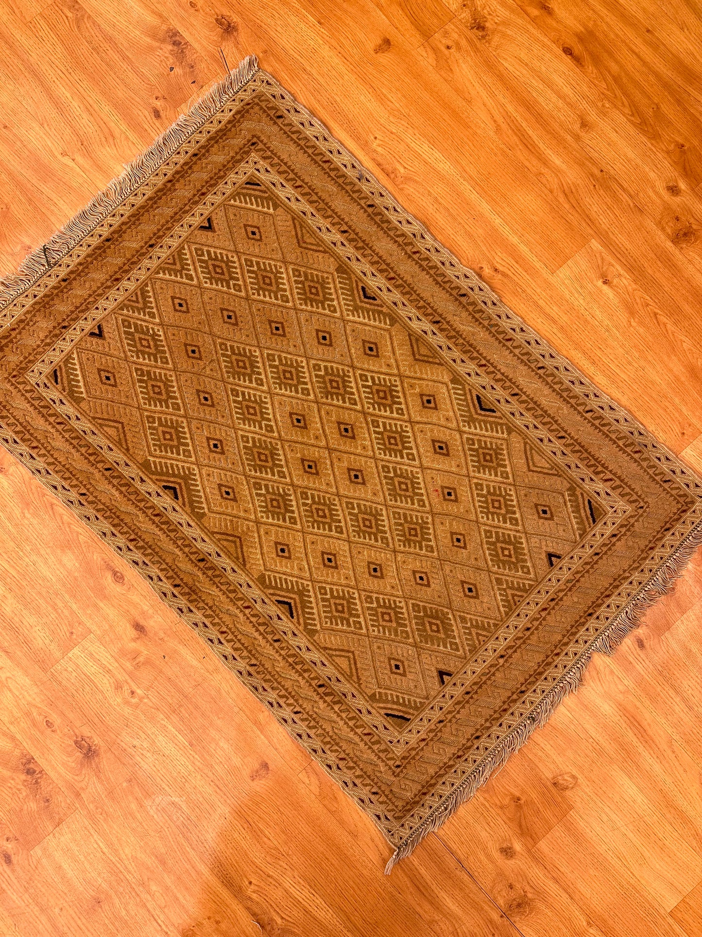 2.5x4 FT Diamond Wool Rug ArtAsiaHandicrafts