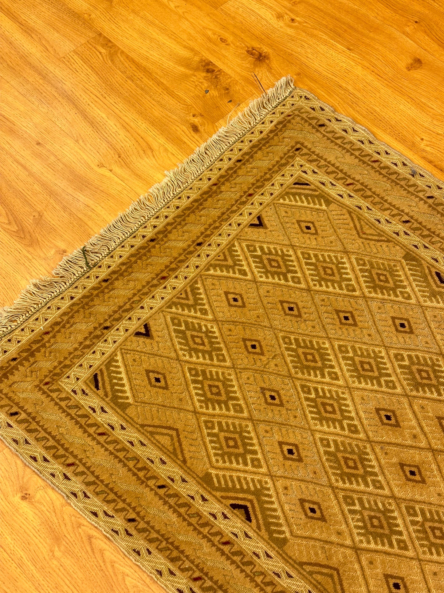 2.5x4 FT Diamond Wool Rug ArtAsiaHandicrafts