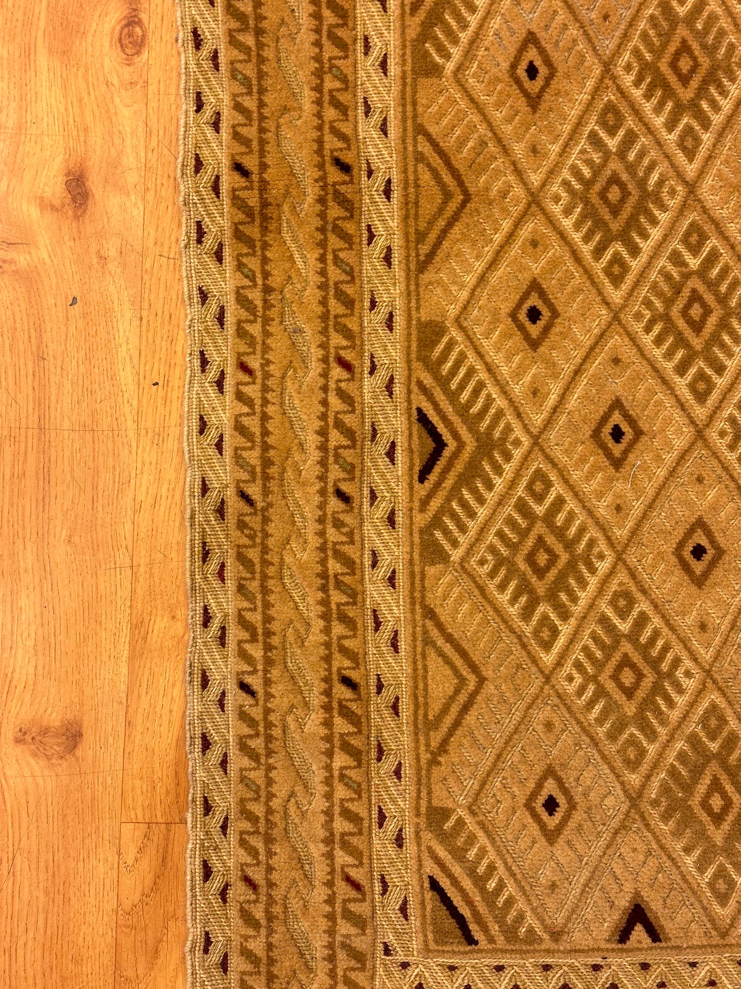 2.5x4 FT Diamond Wool Rug ArtAsiaHandicrafts