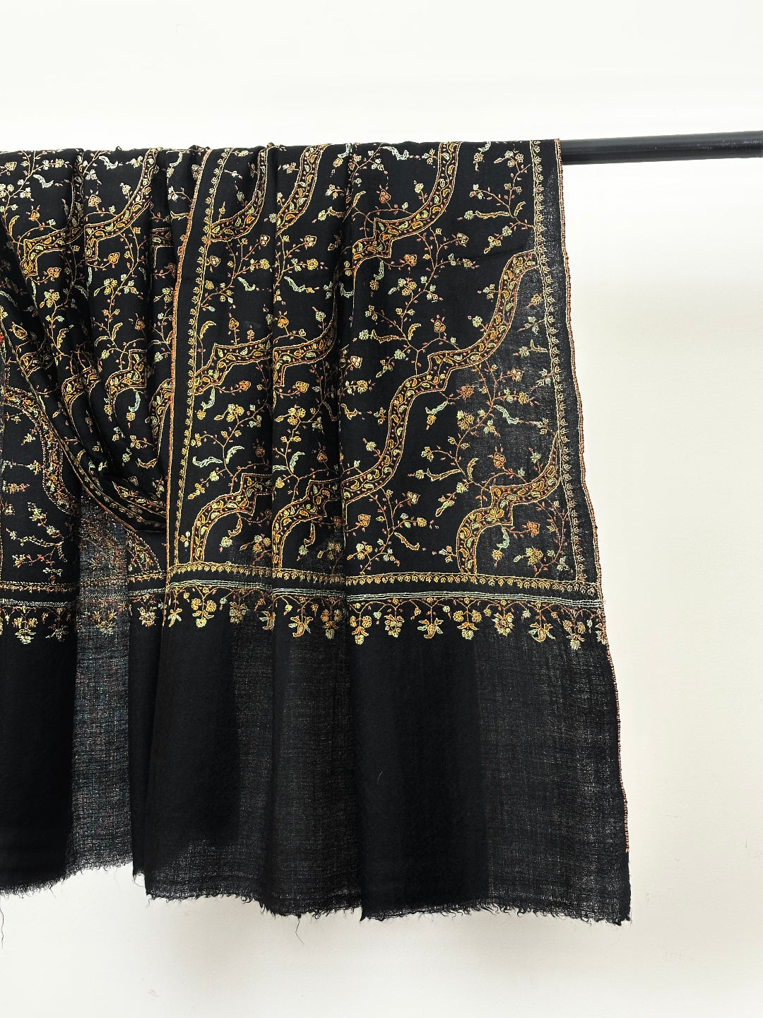 Black Dahaari Sozni Scarf