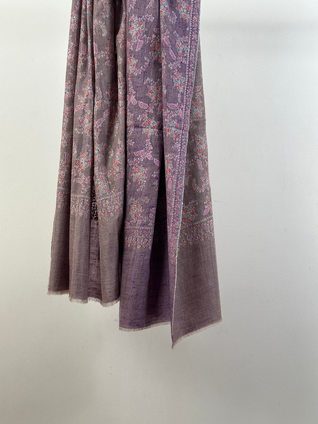 PASTEL PURPLE SOZNI EMBROIDERY DRAPE PURE PASHMINA SHAWL