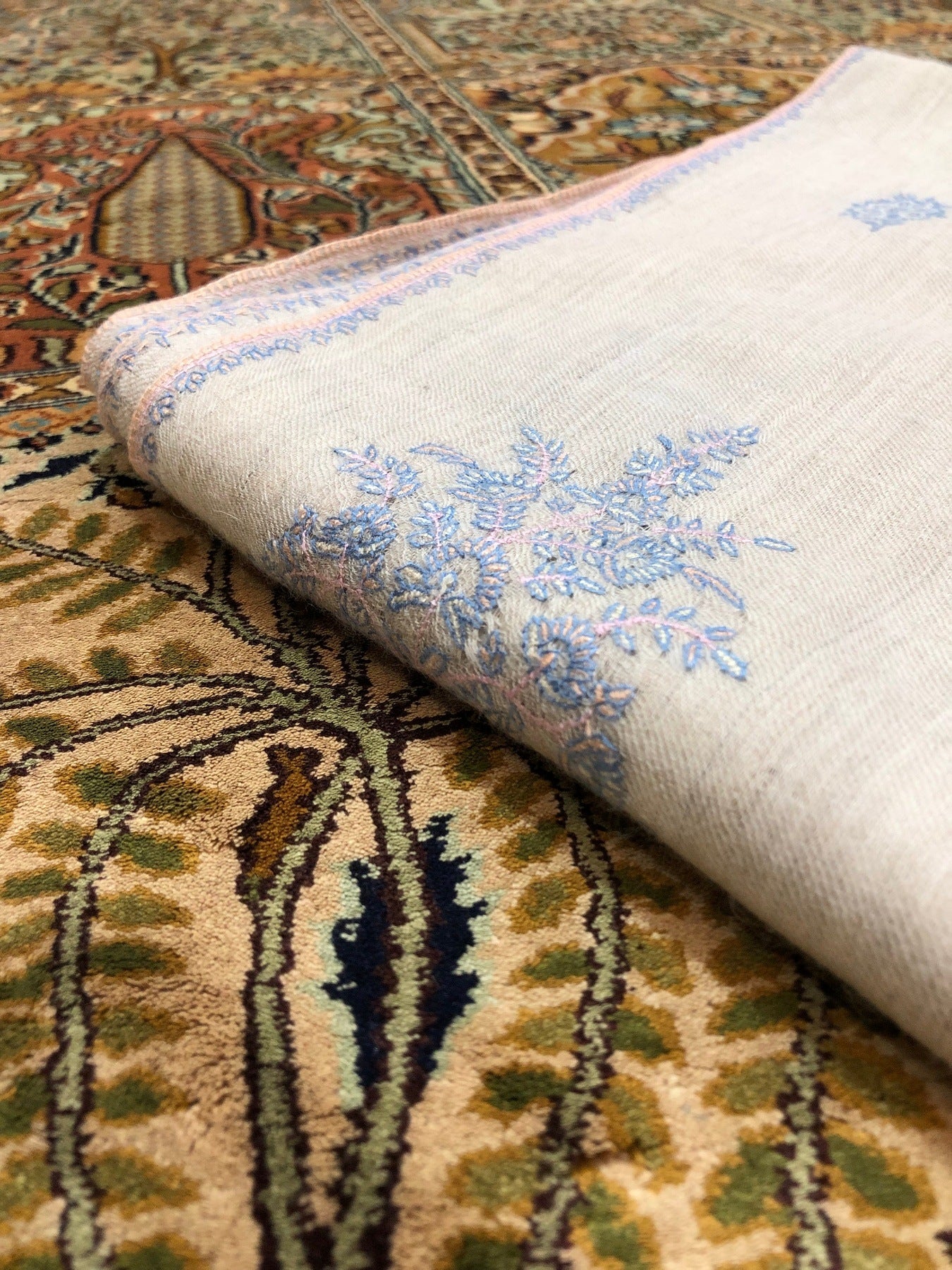 Ivory Sozni Pashmina Shawl ArtAsiaHandicrafts