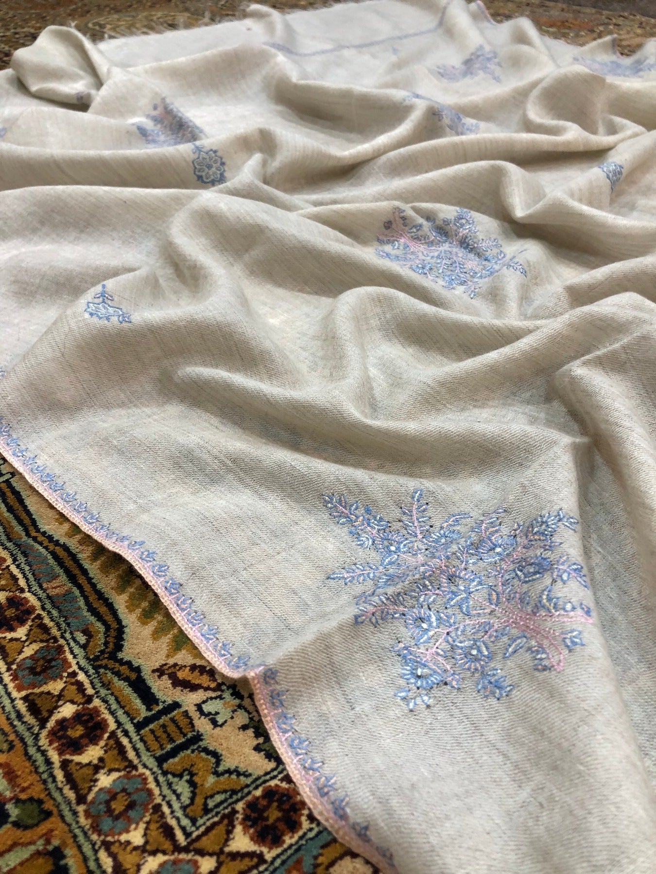 Ivory Sozni Pashmina Shawl ArtAsiaHandicrafts