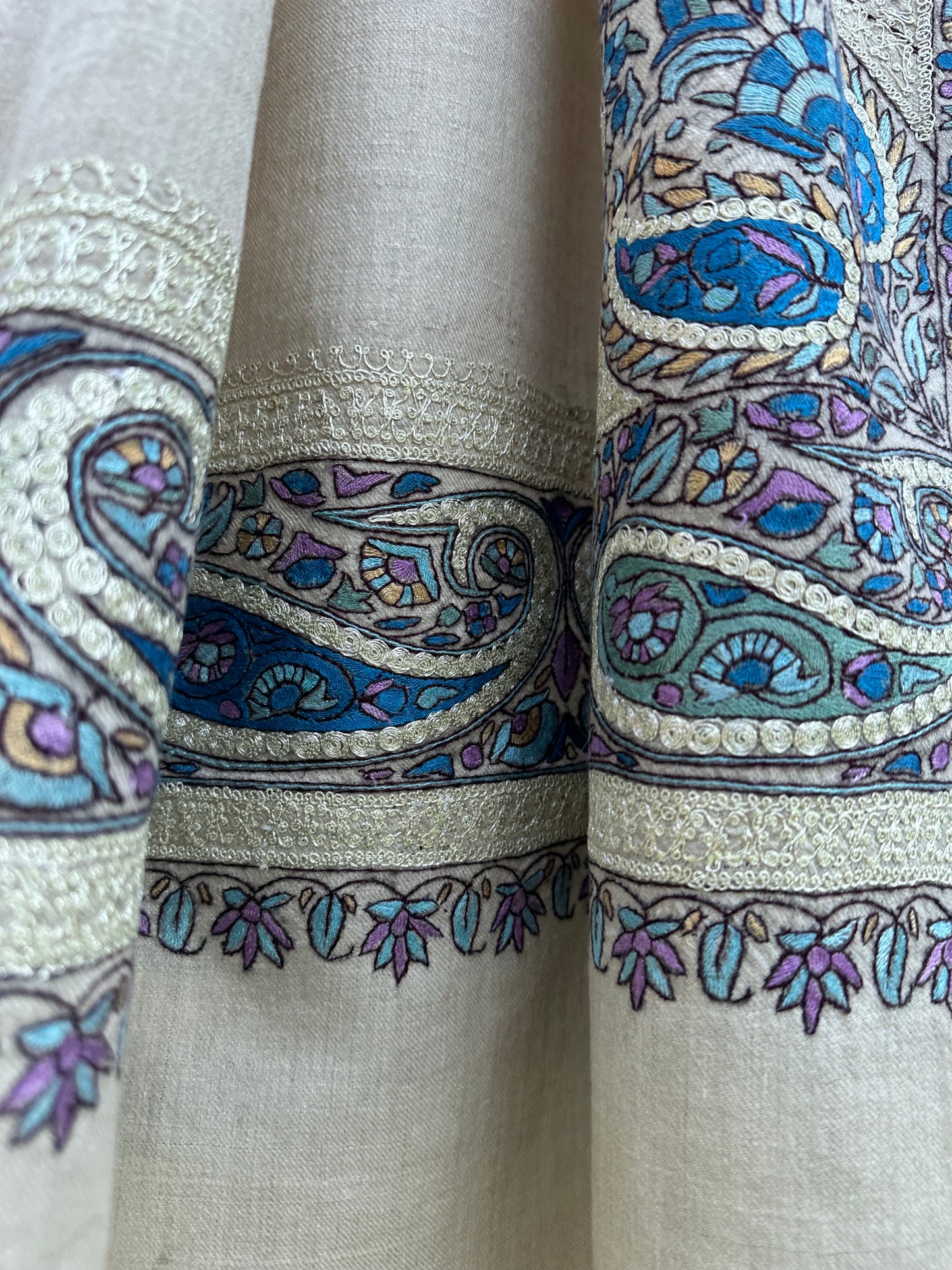 White Paper Mache Doardaar Shawl ArtAsiaHandicrafts