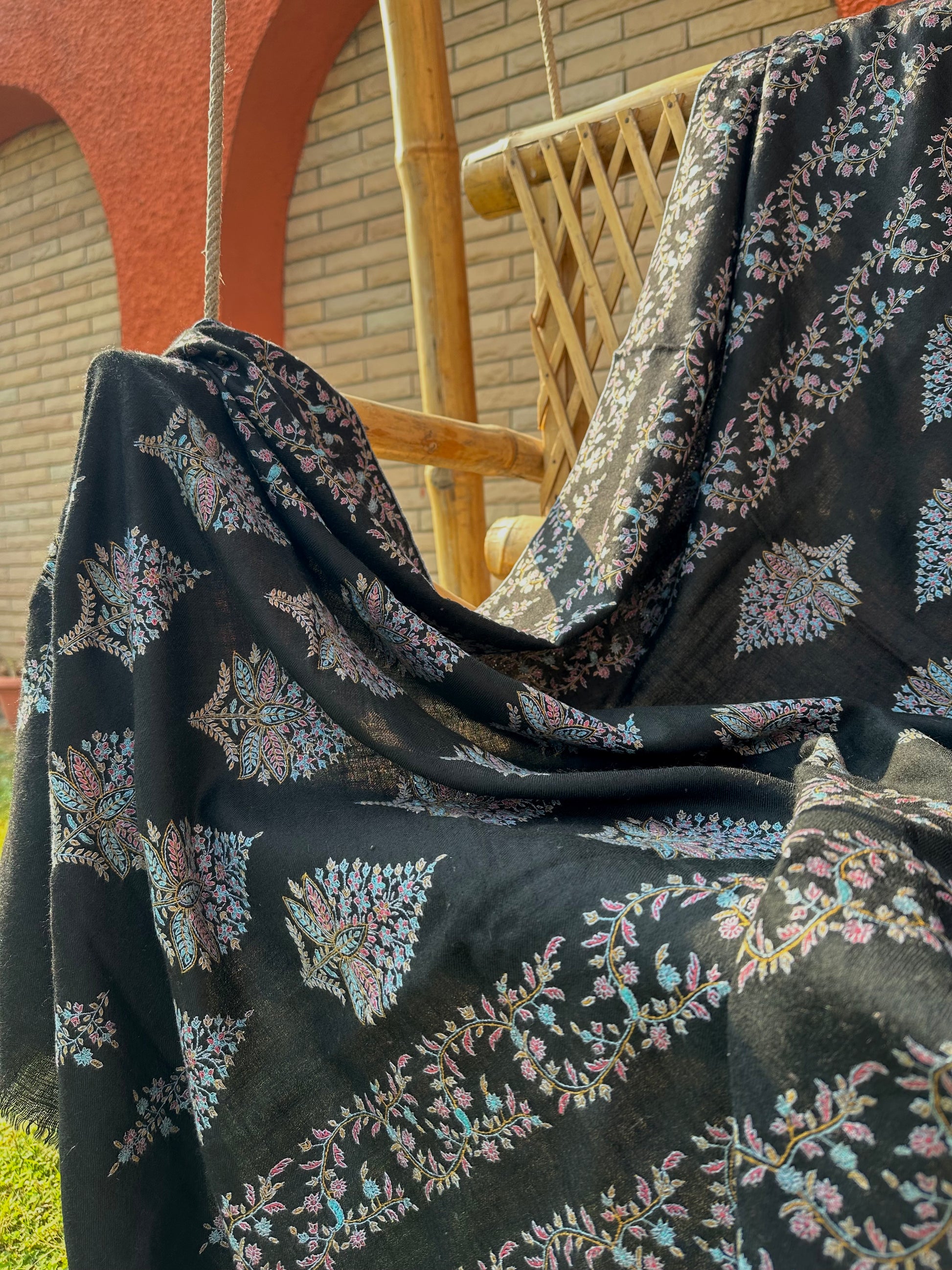 Black Botedar Sozni Pashmina Shawl ArtAsiaHandicrafts