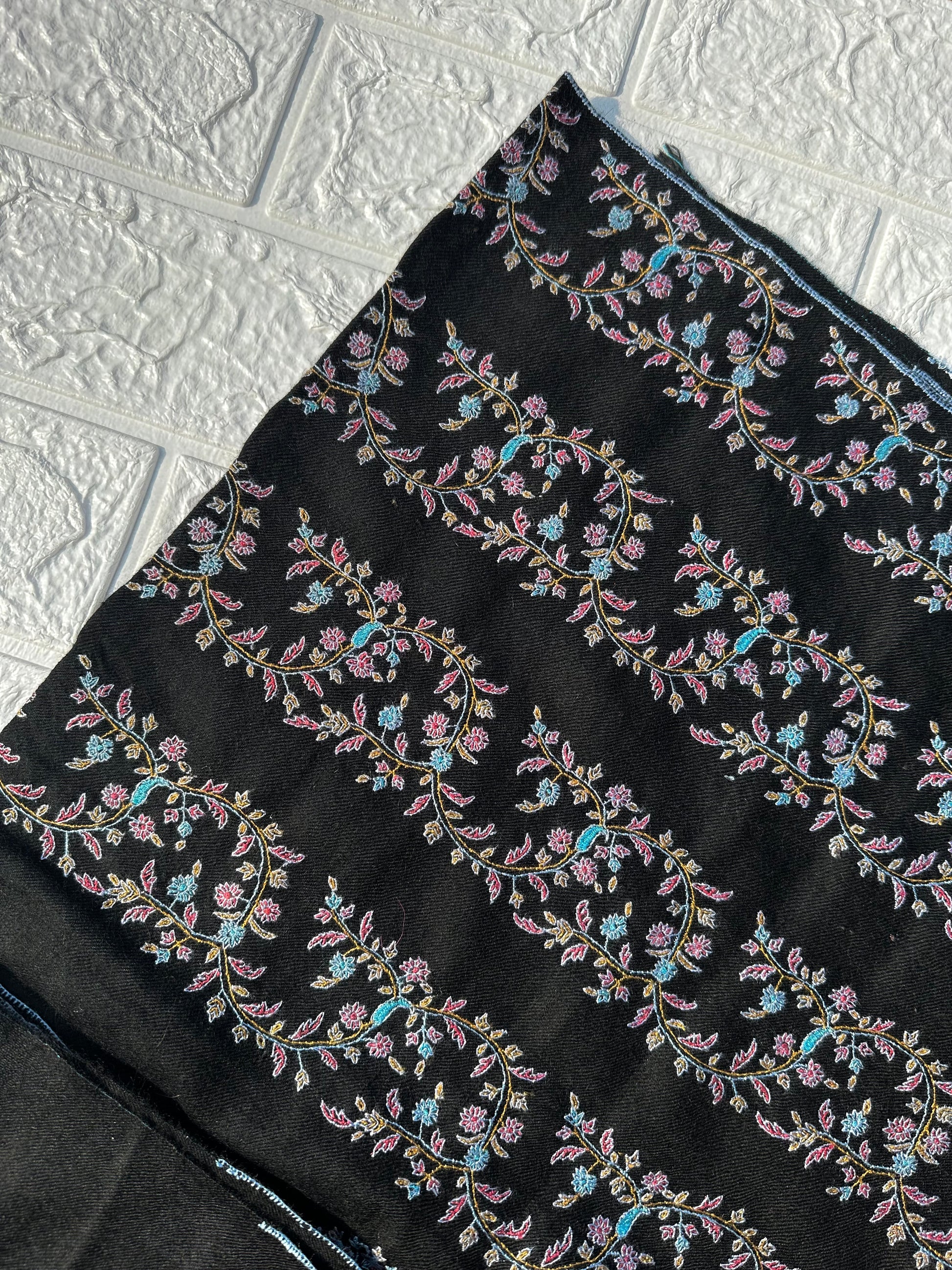 Black Botedar Sozni Pashmina Shawl ArtAsiaHandicrafts