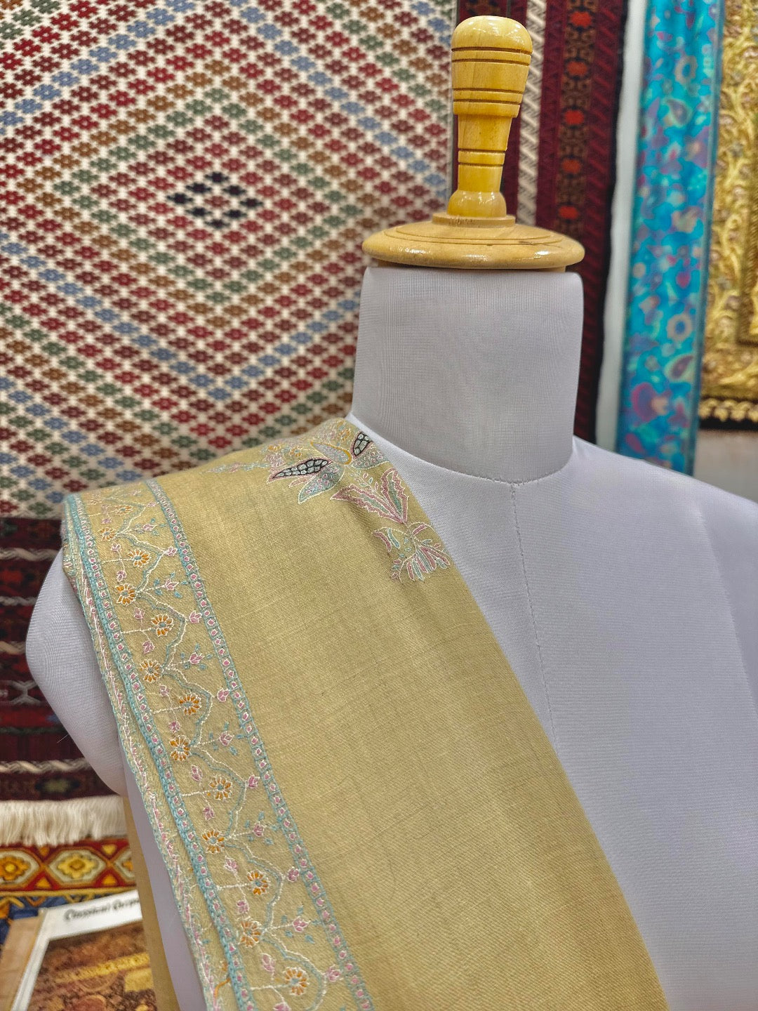 Kashmiri shawl 