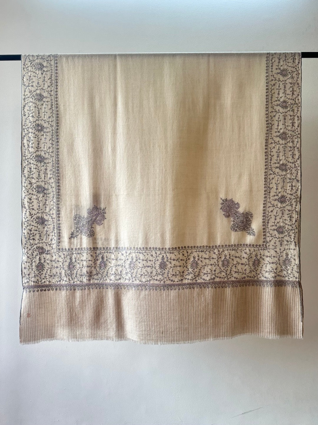White Sozni Pashmina Shawl ArtAsiaHandicrafts