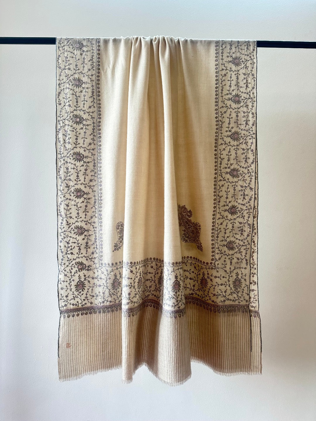 White Sozni Pashmina Shawl ArtAsiaHandicrafts