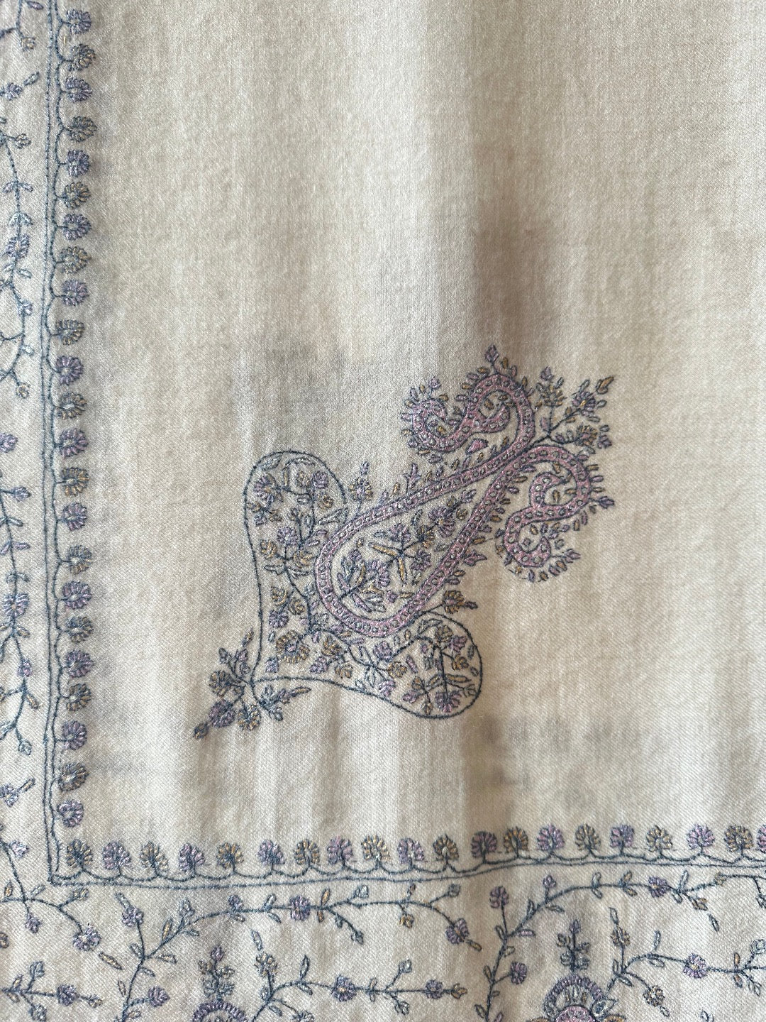 White Sozni Pashmina Shawl ArtAsiaHandicrafts