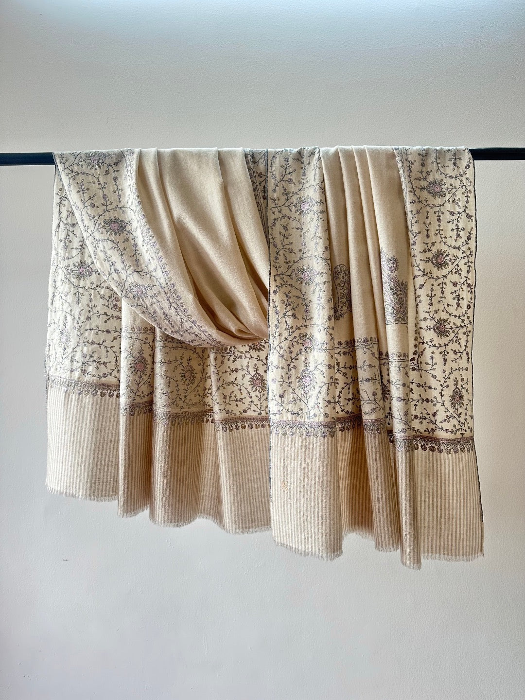 White Sozni Pashmina Shawl ArtAsiaHandicrafts