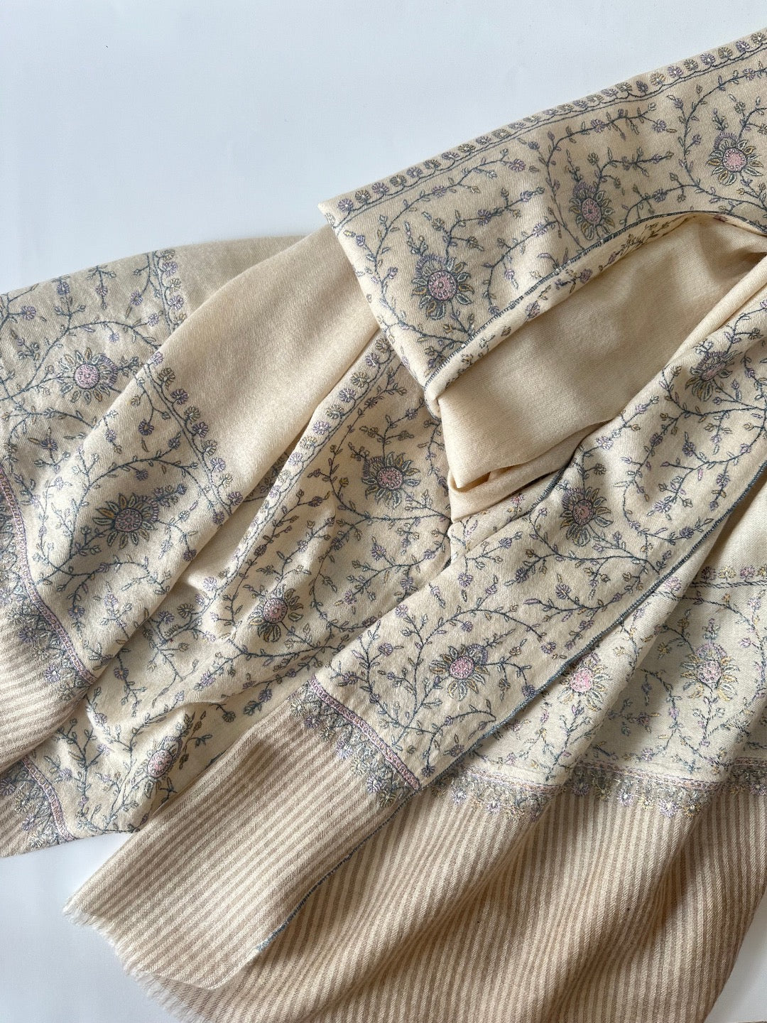 White Sozni Pashmina Shawl ArtAsiaHandicrafts