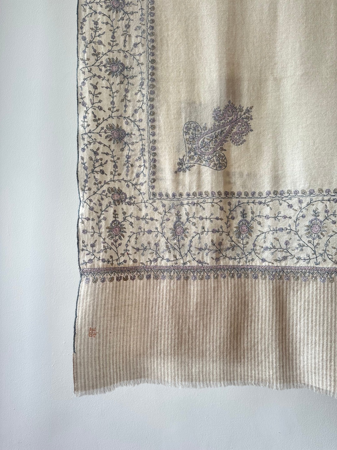 White Sozni Pashmina Shawl ArtAsiaHandicrafts