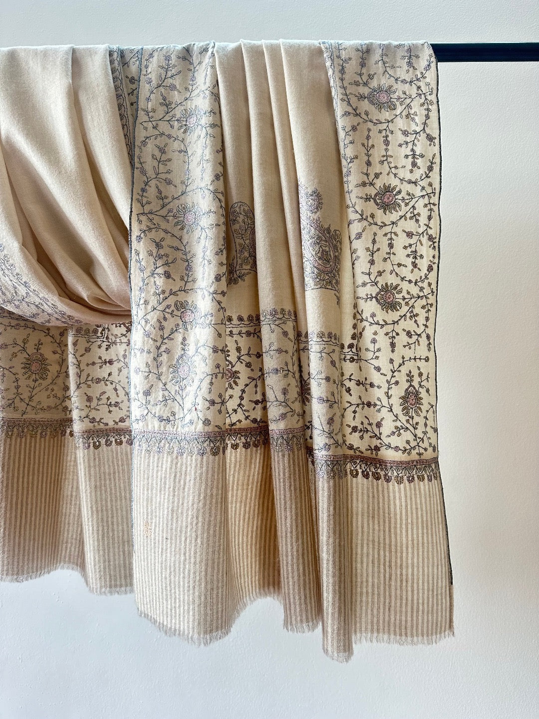 White Sozni Pashmina Shawl ArtAsiaHandicrafts